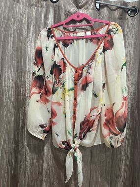 Daytrip Floral Tie-Front Blouse in Cream and Red Sz L